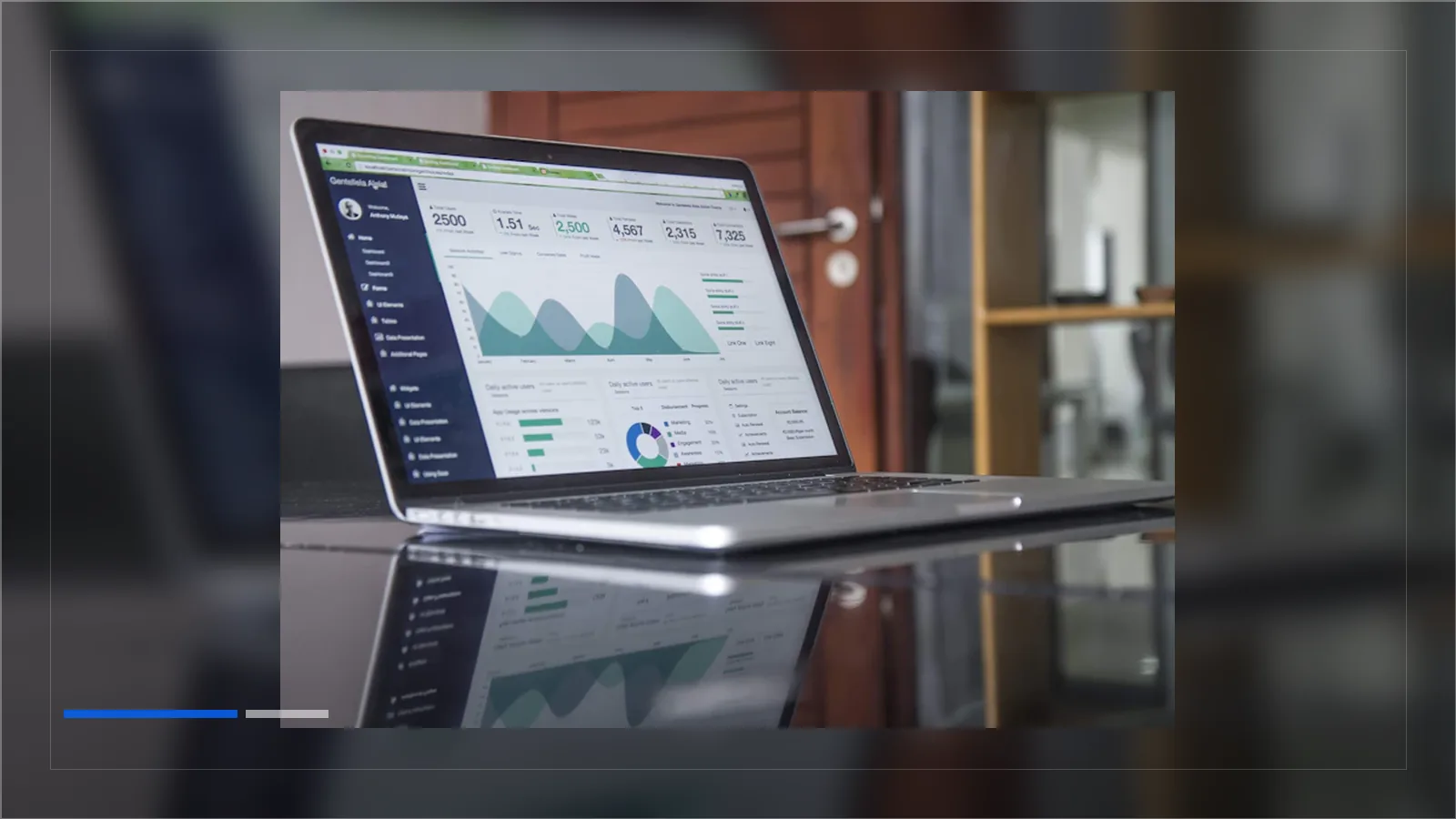 Profesyonel web sitesi planlamasını gösteren masaüstü ekran